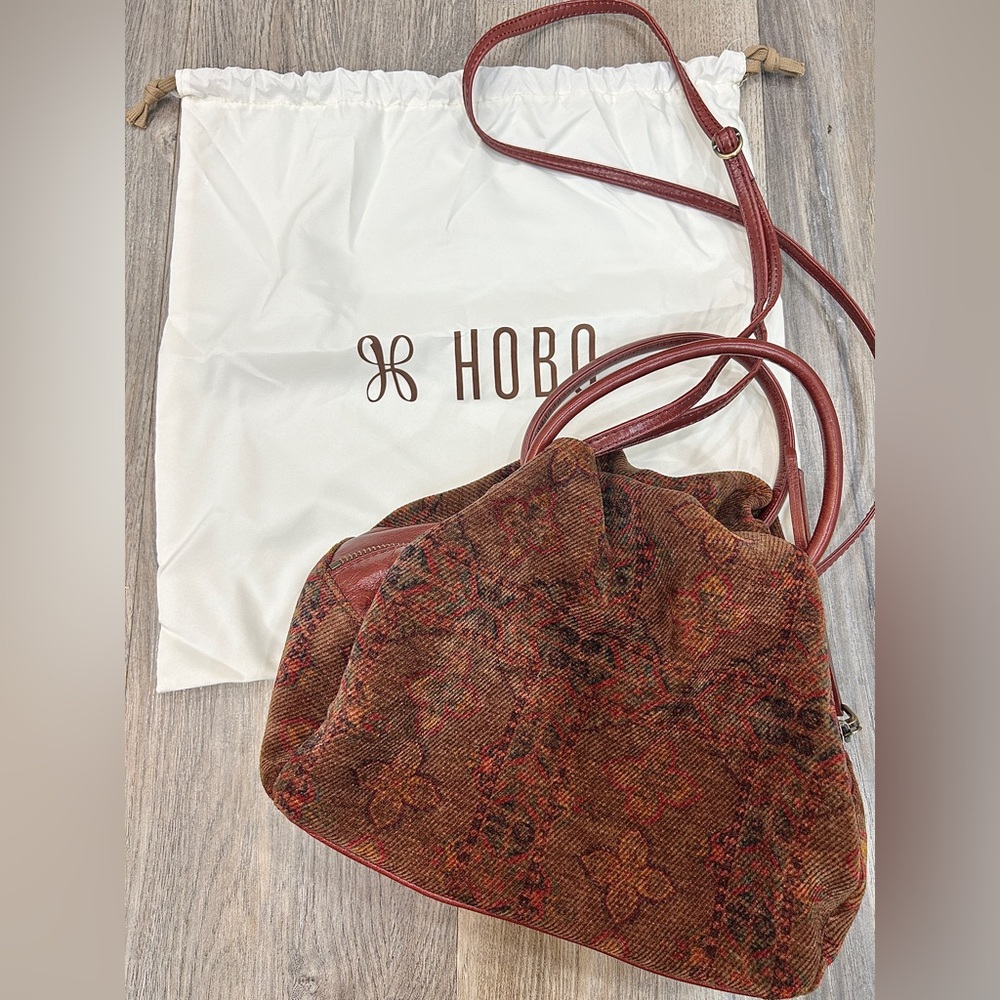 HOBO DARLING SATCHEL
HANDBAG- Arabesque Pattern - Picture 5 of 14